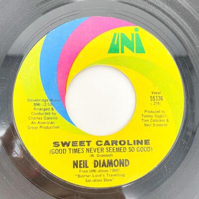 45 RPM NEIL DIAMOND 55136 "SWEET CAROLINE/DIG IN" VINYL RECORD SINGLE