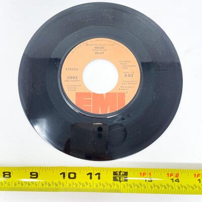 1974 45 RPM PILOT 3992 "JUST LET ME BE/MAGIC" VINYL RECORD SINGLE
