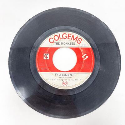 45 RPM THE MONKEES 66-1002 "I'M A BELIEVER/(I'M NOT YOUR) STEPPIN' STONE" VINYL RECORD SINGLE