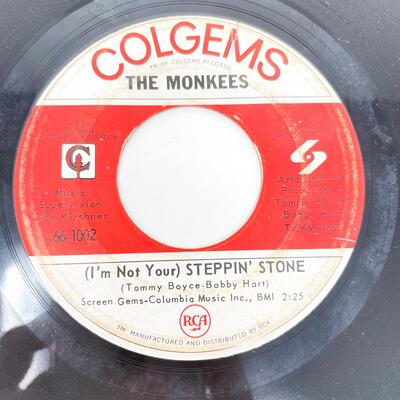 45 RPM THE MONKEES 66-1002 "I'M A BELIEVER/(I'M NOT YOUR) STEPPIN' STONE" VINYL RECORD SINGLE