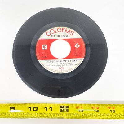 45 RPM THE MONKEES 66-1002 "I'M A BELIEVER/(I'M NOT YOUR) STEPPIN' STONE" VINYL RECORD SINGLE