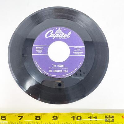 45 RPM THE KINGSTON TRIO F4049 "RUBY RED/TOM DOOLEY" VINYL RECORD SINGLE
