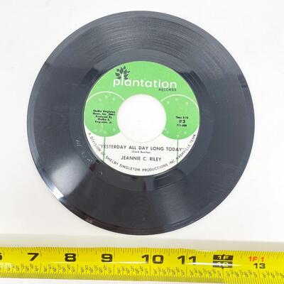 45 RPM JEANNIE C. RILEY 711-336 "HARPER VALLEY P.T.A./YESTERDAY ALL DAY LONG TODAY" VINYL RECORD SINGLE