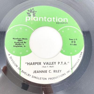 45 RPM JEANNIE C. RILEY 711-336 "HARPER VALLEY P.T.A./YESTERDAY ALL DAY LONG TODAY" VINYL RECORD SINGLE