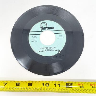 45 RPM THE NEW VAUDEVILLE BAND F-1562 "WINCHESTER CATHEDRAL/WAIT FOR ME BABY" VINYL RECORD SINGLE