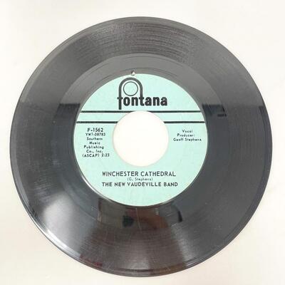 45 RPM THE NEW VAUDEVILLE BAND F-1562 "WINCHESTER CATHEDRAL/WAIT FOR ME BABY" VINYL RECORD SINGLE