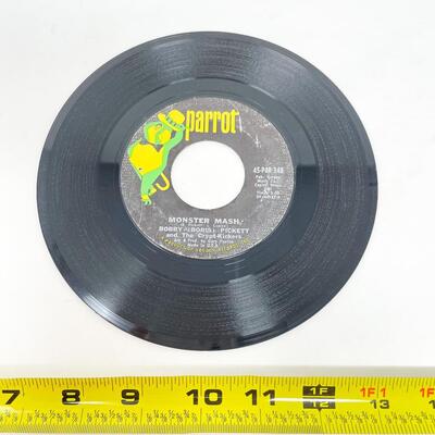 45 RPM BOBBY (BORIS) PICKETT AND THE CRYPT-KICKERS 45-PAR-248 "MONSTER MASH/MONSTERS' MASH PARTY" VINYL RECORD SINGLE