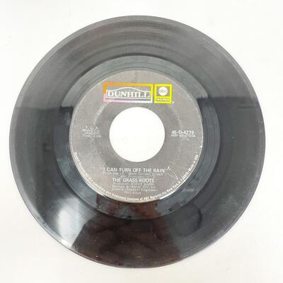 45 RPM THE GRASS ROOTS 45-D-4279 "I CAN TURN OFF THE RAIN/SOONER OR LATER" VINYL RECORD SINGLE