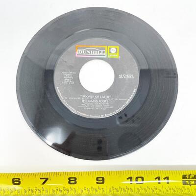 45 RPM THE GRASS ROOTS 45-D-4279 "I CAN TURN OFF THE RAIN/SOONER OR LATER" VINYL RECORD SINGLE