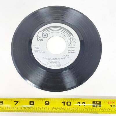 1972 45 RPM VICKI LAWRENCE 45,303 "DIME A DANCE/THE NIGHT THE LIGHTS WENT OUT IN GEORGIA" VINYL RECORD SINGLE