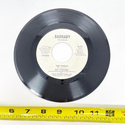 1974 45 RPM RAY STEVENS B-600 "YOU'VE GOT THE MUSIC INSIDE/THE STREAK" VINYL RECORD SINGLE