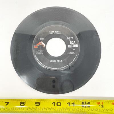 45 RPM JERRY REED 47-8730 â€œFIGHTINâ€™ FOR THE U.S.A./NAVY BLUESâ€ VINYL RECORD SINGLE