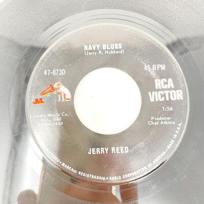 45 RPM JERRY REED 47-8730 â€œFIGHTINâ€™ FOR THE U.S.A./NAVY BLUESâ€ VINYL RECORD SINGLE