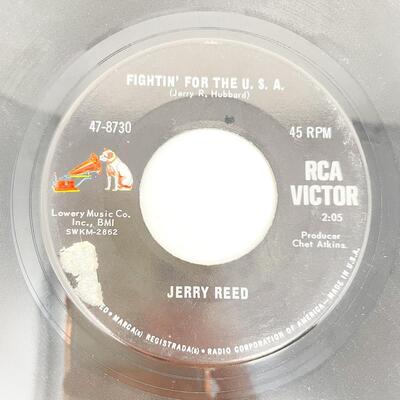 45 RPM JERRY REED 47-8730 â€œFIGHTINâ€™ FOR THE U.S.A./NAVY BLUESâ€ VINYL RECORD SINGLE