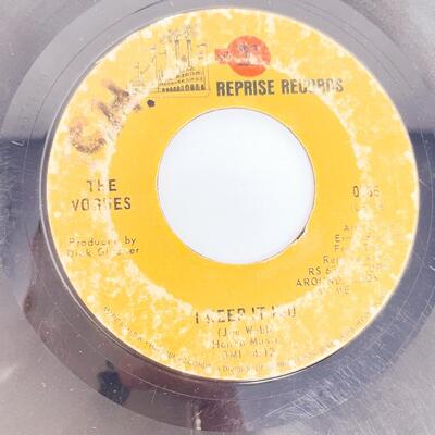 45 RPM THE VOGUES 0766 â€œI NEED IT/MY SPECIAL ANGELâ€ VINYL RECORD SINGLE