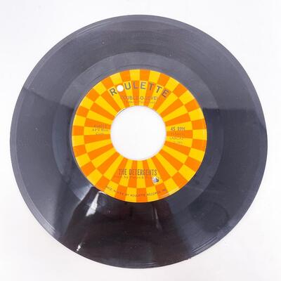 45 RPM THE DETERGENTS R-4603 â€œDOUBLE-O-SEVEN/THE BLUE KANGAROOâ€ VINYL RECORD SINGLE