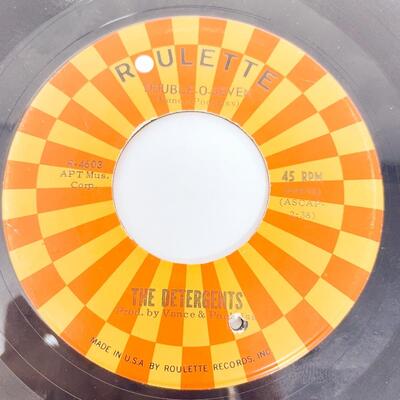 45 RPM THE DETERGENTS R-4603 â€œDOUBLE-O-SEVEN/THE BLUE KANGAROOâ€ VINYL RECORD SINGLE