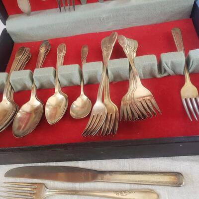 Silver plate Roger's lot 33 matching 12 random flatware