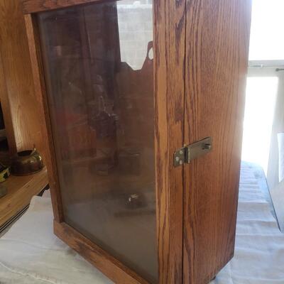 Display case 22x15x9 on wheels with latch lock