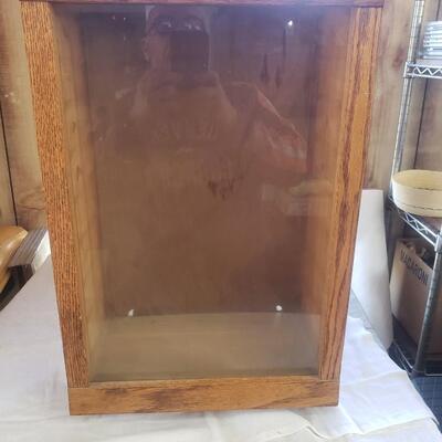 Display case 22x15x9 on wheels with latch lock