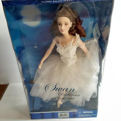 Swan ballarina Barbie