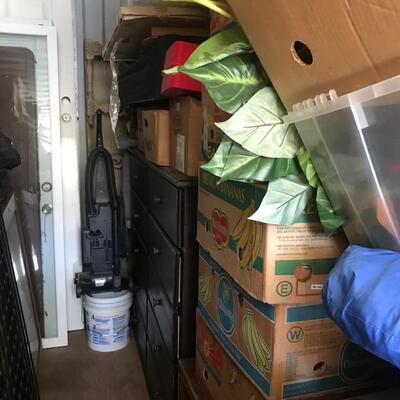 20â€ X 8â€ Storage Container contents, household items