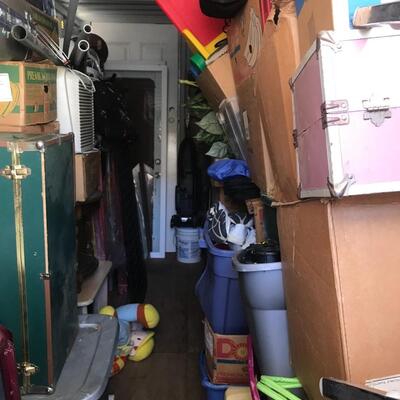 20â€ X 8â€ Storage Container contents, household items