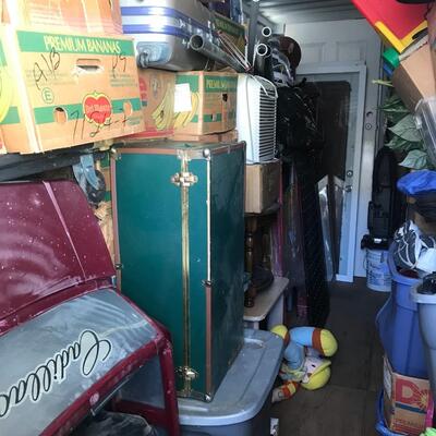 20â€ X 8â€ Storage Container contents, household items