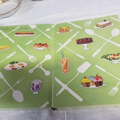 Mickey Mouse cook book 1975