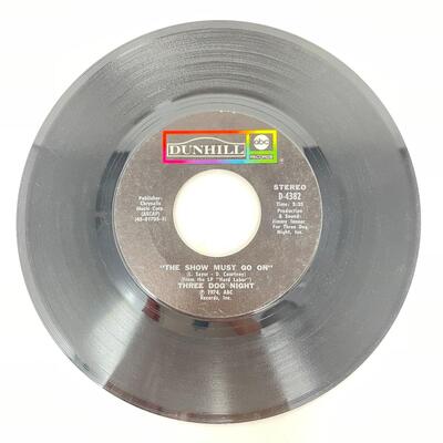 1974 45 RPM THREE DOG NIGHT D-4382 â€œTHE SHOW MUST GO ON/ON THE WAY BACK HOMEâ€ VINYL RECORD SINGLE