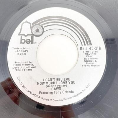 45 RPM DAWN 45-318 â€œI CANâ€™T BELIVE HOW MUCH I LOVE YOU/TIE A YELLOW RIBBON ROUND THE OLE OAK TREEâ€ VINYL RECORD SINGLE