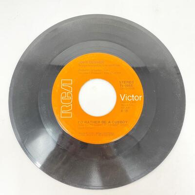 1973 45 RPM JOHN DENVER â€œIâ€™D RATHER BE A COWBOY/SUNSHINE ON MY SHOULDERSâ€ VINYL RECORD SINGLE