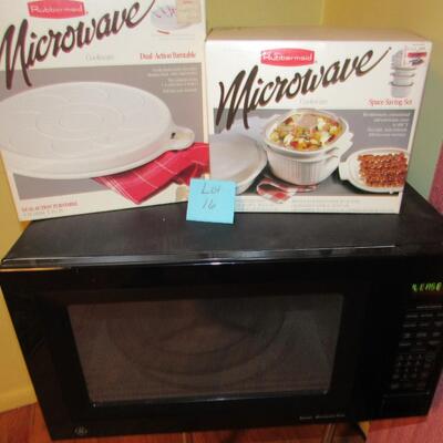 LOT 16- MICROWAVE AND MICROWAVE COOKWARE
