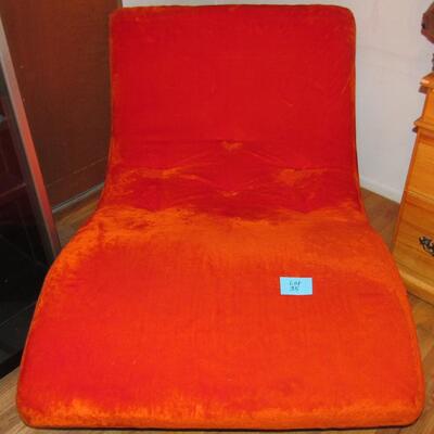 LOT 35 - MID CENTURY LOUNGE CHAIR