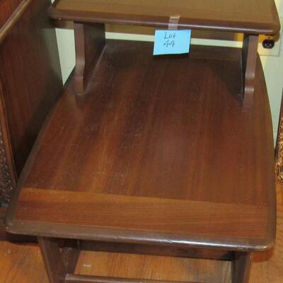 LOT 44 - MID CENTURY END TABLE