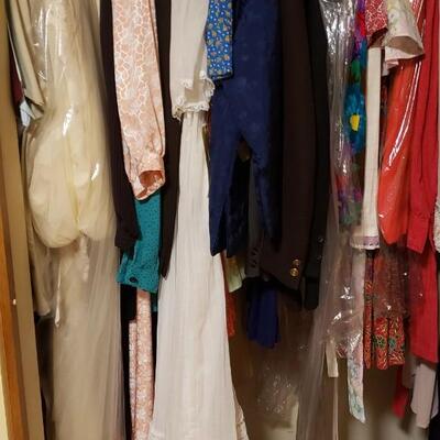 Lot 82- LOT OF VINTAGE CLOTHING