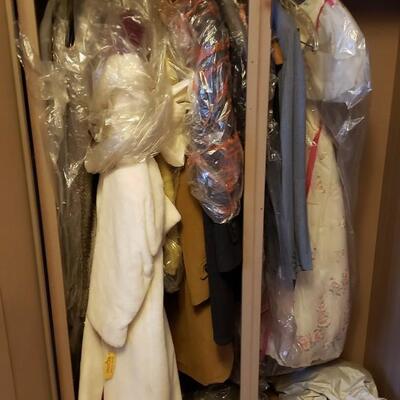 Lot 106-LARGE LOT OF VINTAGE CLOTHING AND SHOES