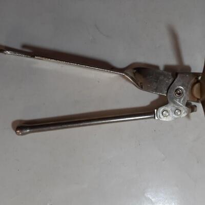 Vintage Miracle Can opener