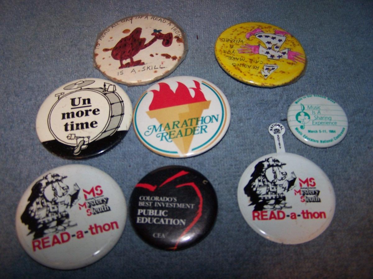LOT 49 GREAT COLLECTION OF PINS/PINBACKSREADING