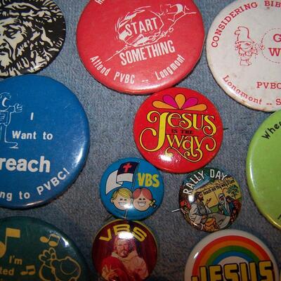 LOT 53 GREAT COLLECTION OF PINS/PINBACKS--- CHURCH/RELIGOUS LOTS!!!
