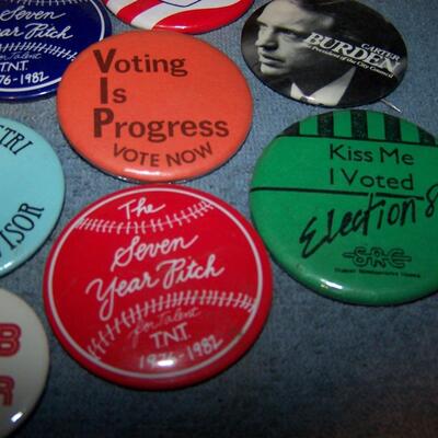 LOT 54 GREAT COLLECTION OF PINS/PINBACKS---POLITICAL.