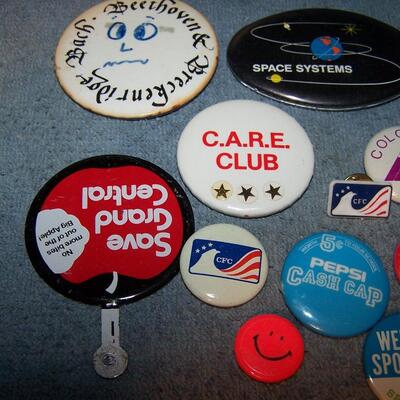 LOT 62 GREAT COLLECTION OF PINS/PINBACKS---MISC 1