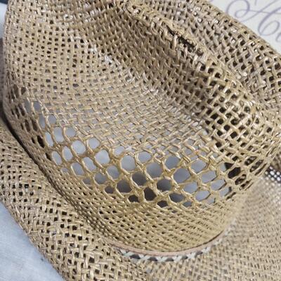 Straw cowboy hat size large made by caribe