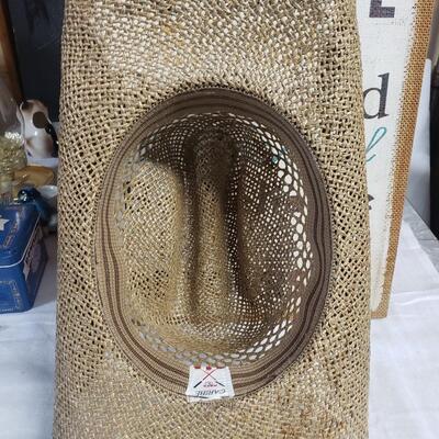 Straw cowboy hat size large made by caribe