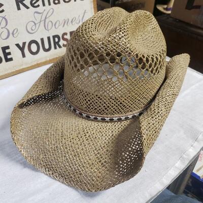 Straw cowboy hat size large made by caribe