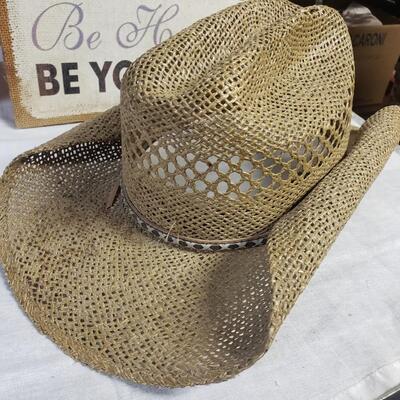 Straw cowboy hat size large made by caribe