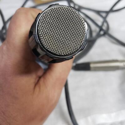 Sure model 515Sb corded microphone