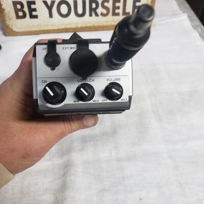 Realistic TRC216 handheld radio