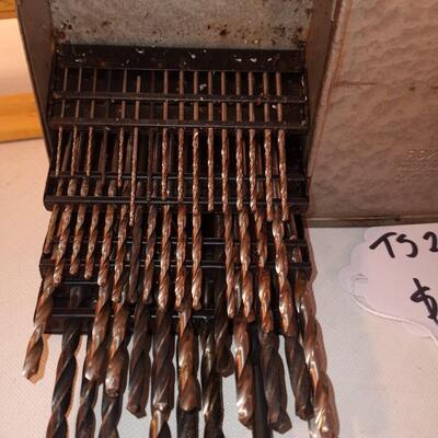 Very nice small size drill set 4 rows, missing 5 or 6 case in very good condition upld 2/14