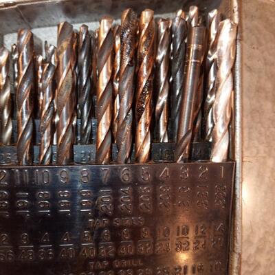 Very nice small size drill set 4 rows, missing 5 or 6 case in very good condition upld 2/14